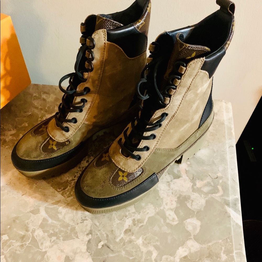 Size 8 women’s Louis Vuitton boots!
